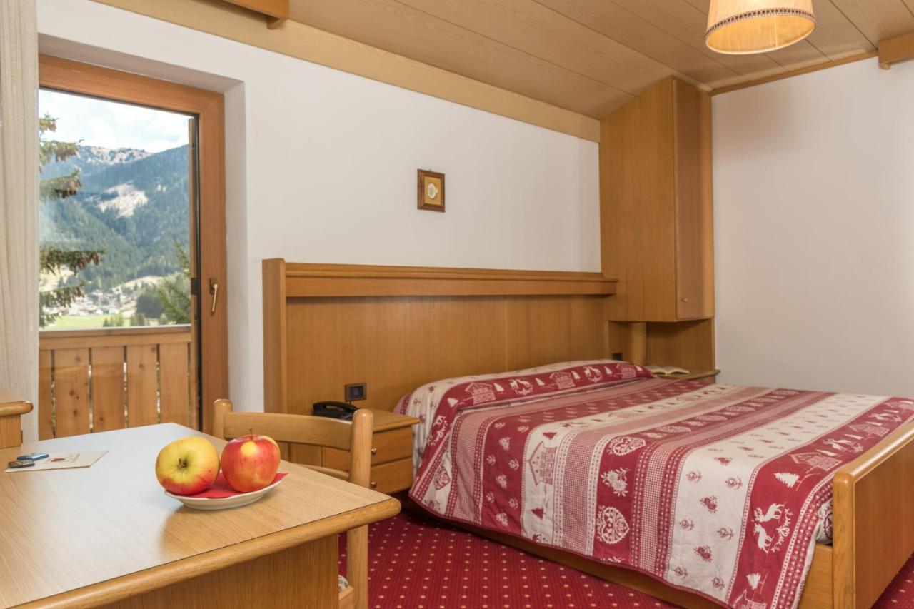 Hotel Garni Lastei Pozza di Fassa Exterior photo
