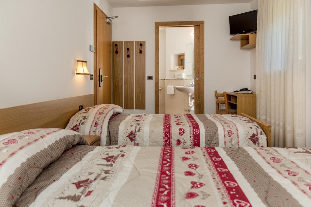 Hotel Garni Lastei Pozza di Fassa Exterior photo