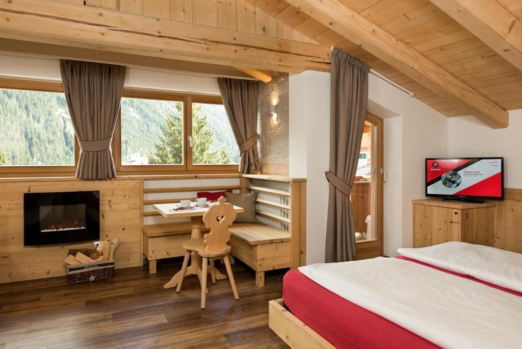 Hotel Garni Lastei Pozza di Fassa Exterior photo